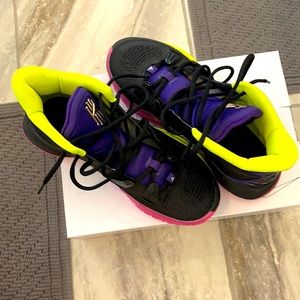 Kyre Nike custom!!!